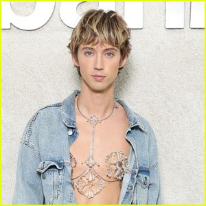 troye sican nude|Troye Sivan goes nude to share new album track list .